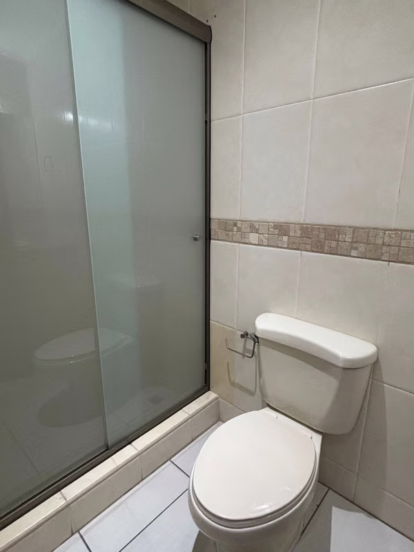 ALQUILER DE APARTAMENTO DE 195 M2, SIN MUEBLES, EN PORTAL LA CASTELLANA. SAN BENITO