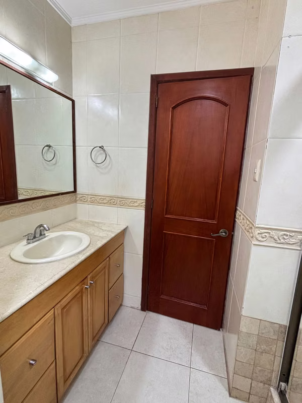 ALQUILER DE APARTAMENTO DE 195 M2, SIN MUEBLES, EN PORTAL LA CASTELLANA. SAN BENITO