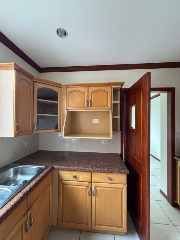 ALQUILER DE APARTAMENTO DE 195 M2, SIN MUEBLES, EN PORTAL LA CASTELLANA. SAN BENITO