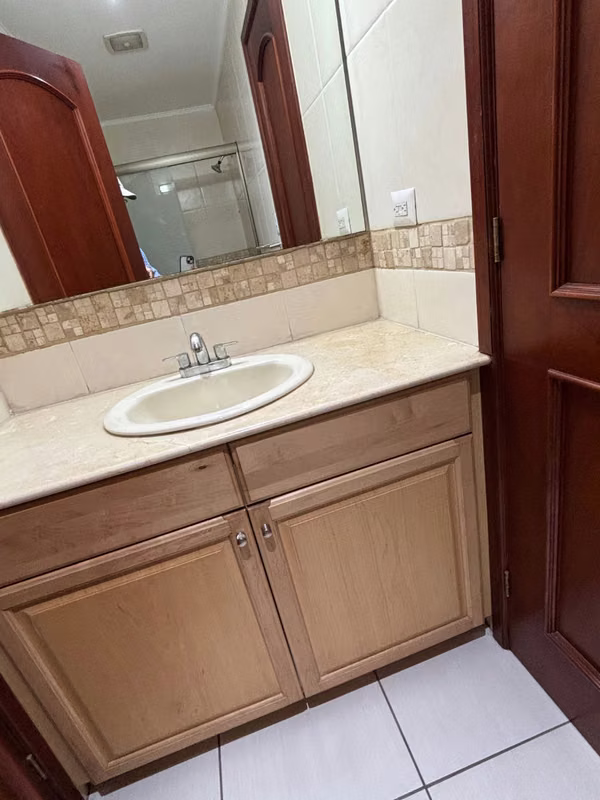 ALQUILER DE APARTAMENTO DE 195 M2, SIN MUEBLES, EN PORTAL LA CASTELLANA. SAN BENITO