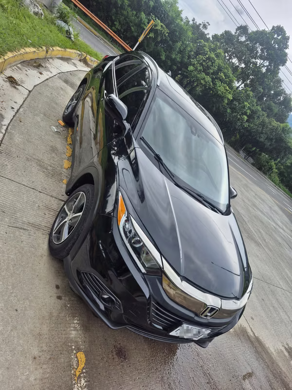 Sell honda hrov year 2022 full extras