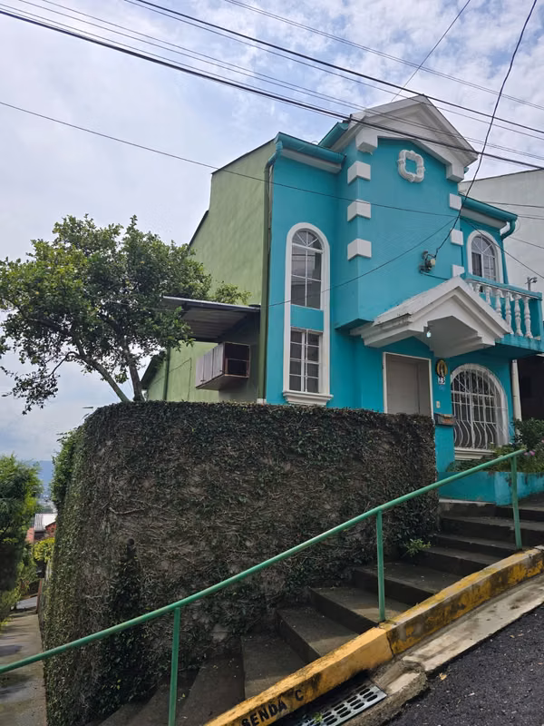 RENTAL HOUSE IN CONDO GARDENIAS 1