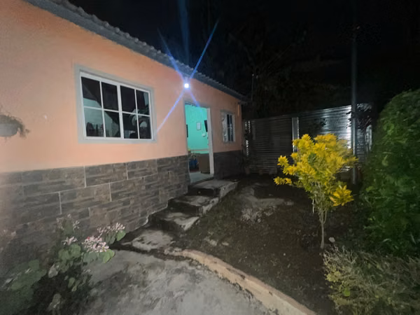 Selling house in Quezaltepeque negotiable price