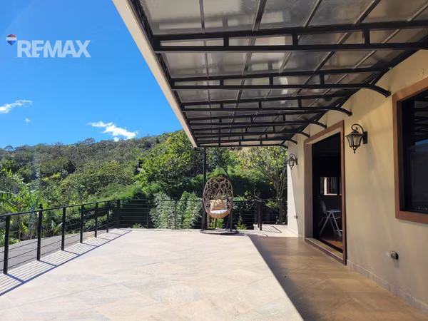 EXCLUSIVA CASA EN RESIDENCIAL PRIVADA EN RUTA DE LAS FLORES, JUAYÚA