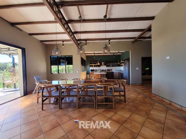 EXCLUSIVA CASA EN RESIDENCIAL PRIVADA EN RUTA DE LAS FLORES, JUAYÚA