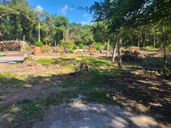 BEAUTIFUL PROPERTY OF 1 AND A HALF BLOCK THERE IS FINANCING FROM THE OWNER