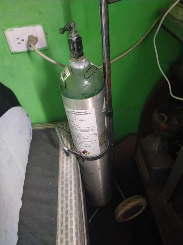 I sell excellent state oxygen cylinder