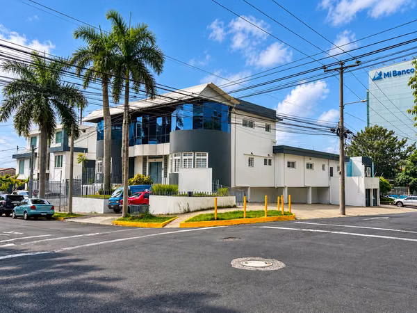 Step, Zona Torre Futura, building for rent.