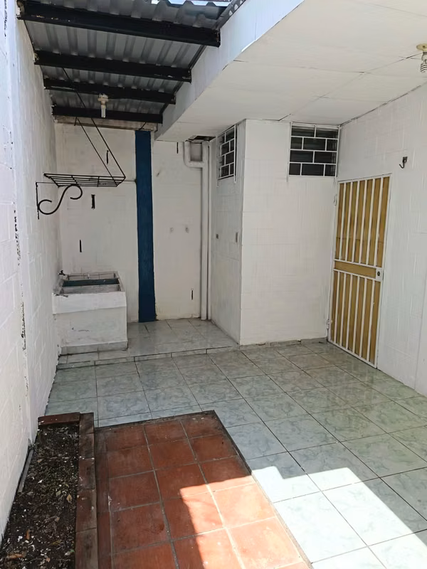 HOUSE FOR SALE IN THE CENTER OF CUSCATANCINGO!
