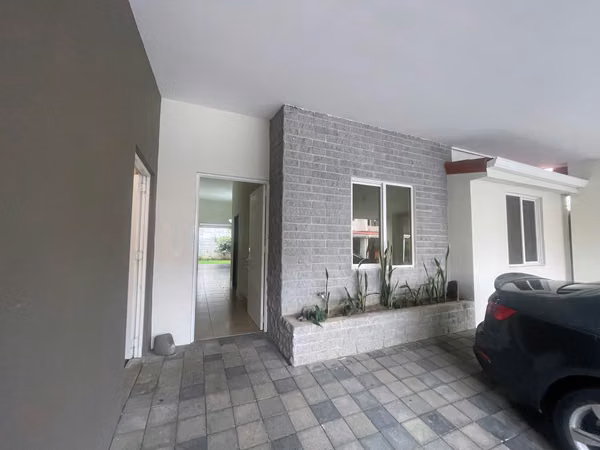 Renta de bonita casa de una planta, en Condado Sta. Rosa 2