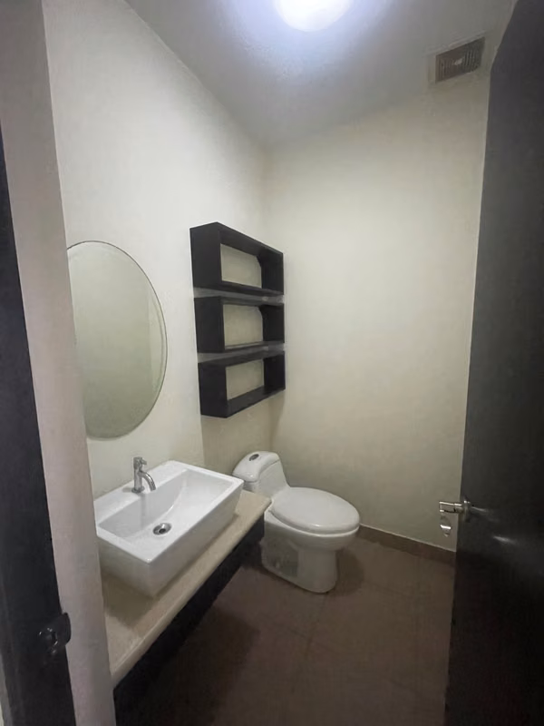 Renta de bonita casa de una planta, en Condado Sta. Rosa 2