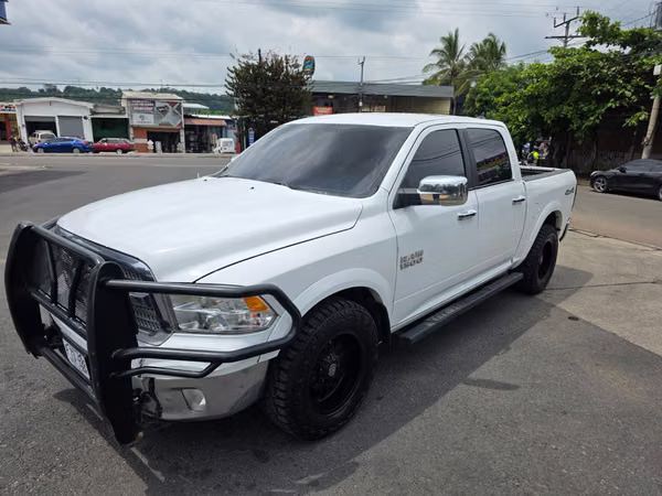 Vendo dodge ram 1500 año 2018 automatica 4x4 a toda prueba acepto carro a cuenta