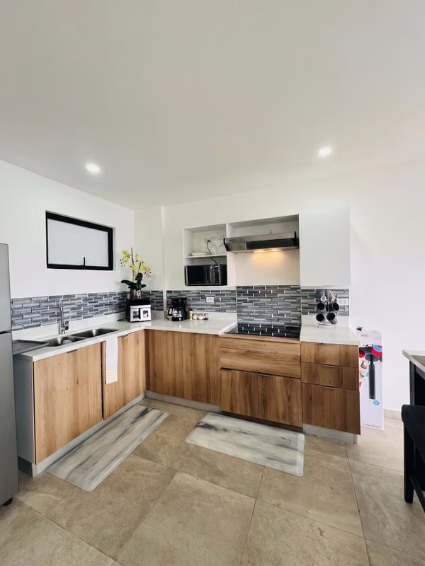 Furnished apartment for rent a few mts. walking from CC Galerias and Walmart Escalón - 124; 3 Hab. 