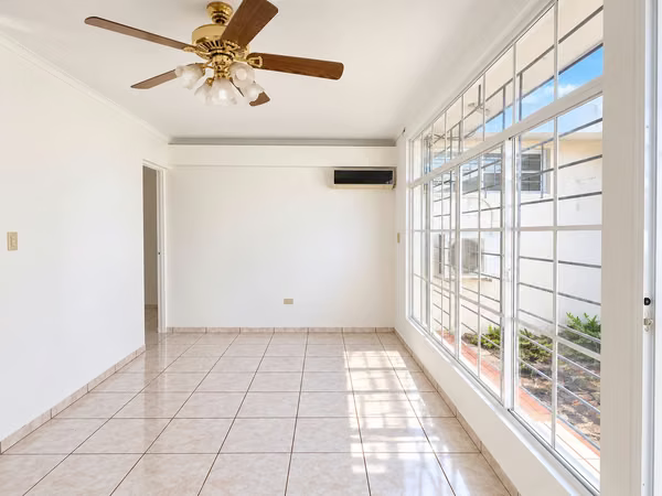 Escalón, casa para oficinas en alquiler.