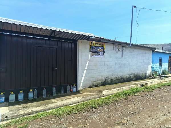 Casa de 3 dormitorios en Ahuachapán: excelente ubicación y precio, cerca del arco y escuela Arturo Romero