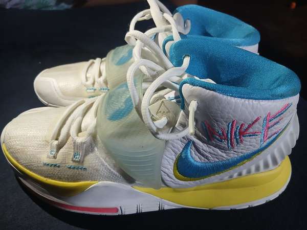 Nike kyrie Neon Graffiti