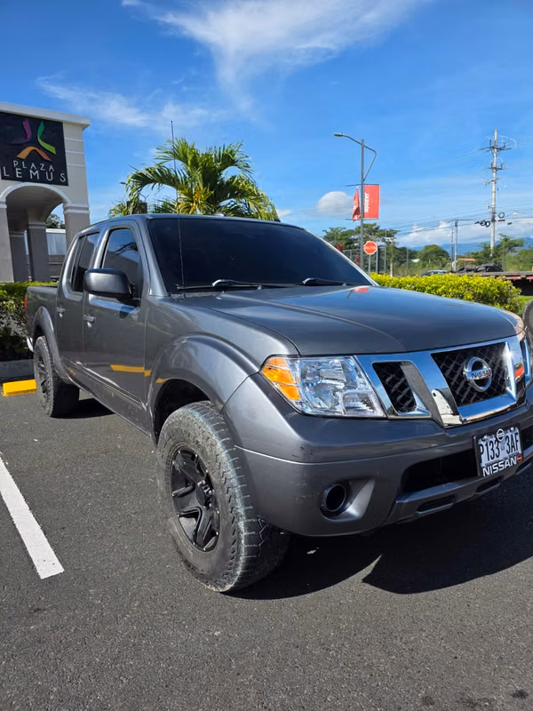 Nissan Frontier 2018 4x4 doble cabina v6
