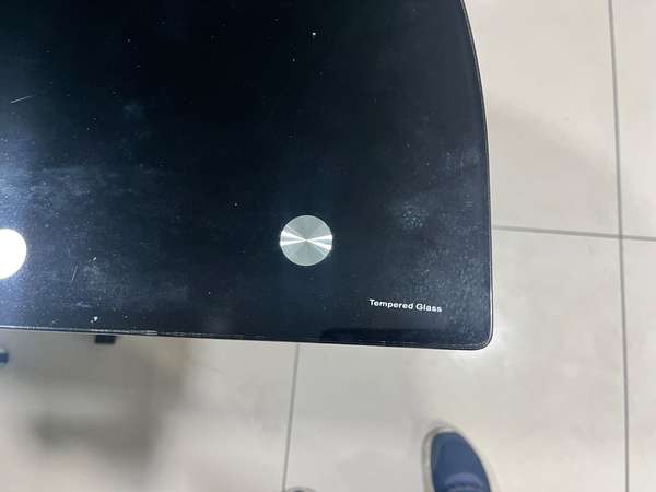 Se vende escritorio de vidrio templado 