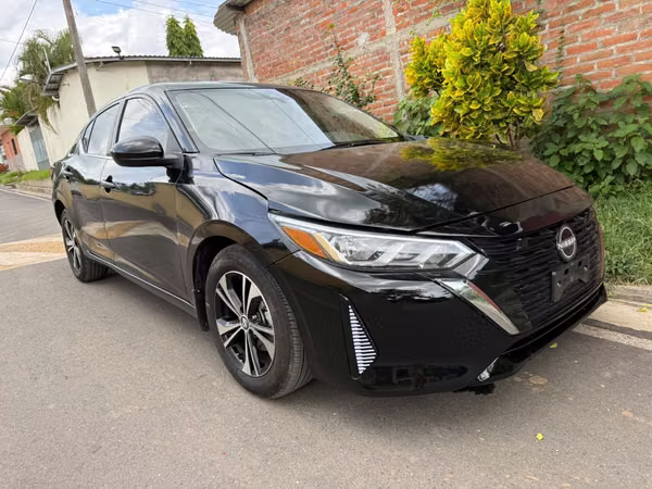 Vendo Nissan Sentra 2025, 11 mil millas