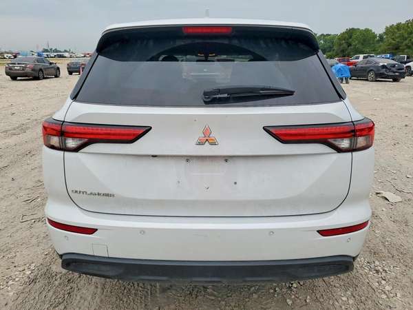MITSUBISHI OUTLANDER ES 2023 3 FILAS