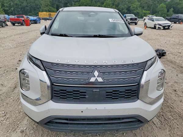 MITSUBISHI OUTLANDER ES 2023 3 FILAS
