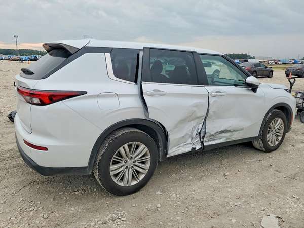 MITSUBISHI OUTLANDER ES 2023 3 FILAS