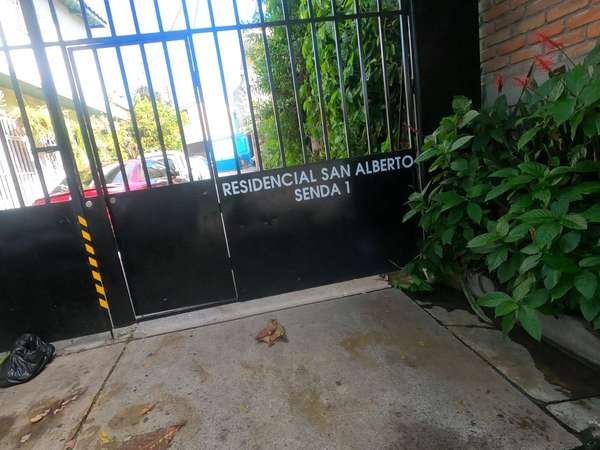 Alquilo casa Col. San Alberto, calle al volcan Mejicanos