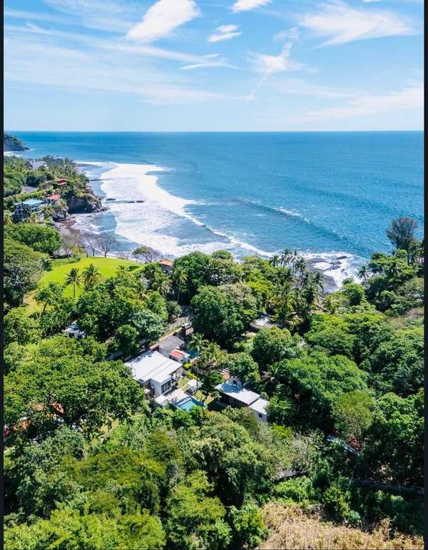 Rancho de playa en venta, Playa El Zonte, La Libertad