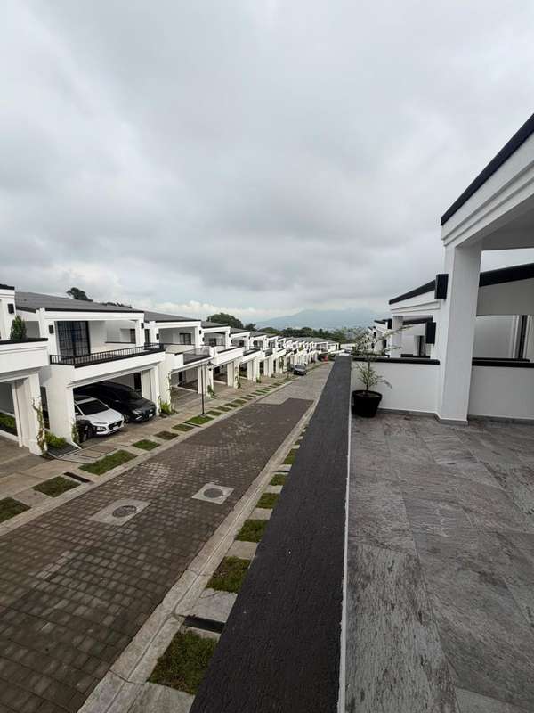 ANTIBES ESCALON ALQUILER CASA $1,900 PRIVADO