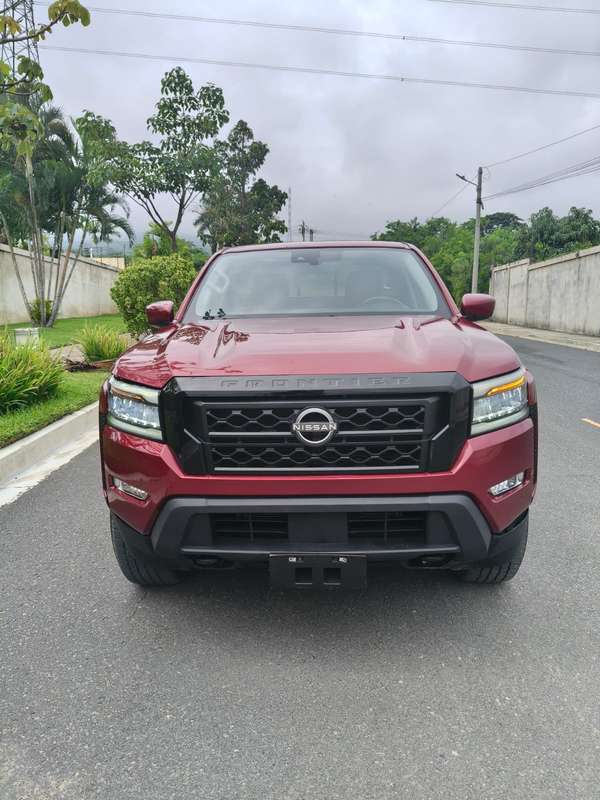 Se vende chulada NISSAN FRONTIER 2024 FULL CUERO “4x4”