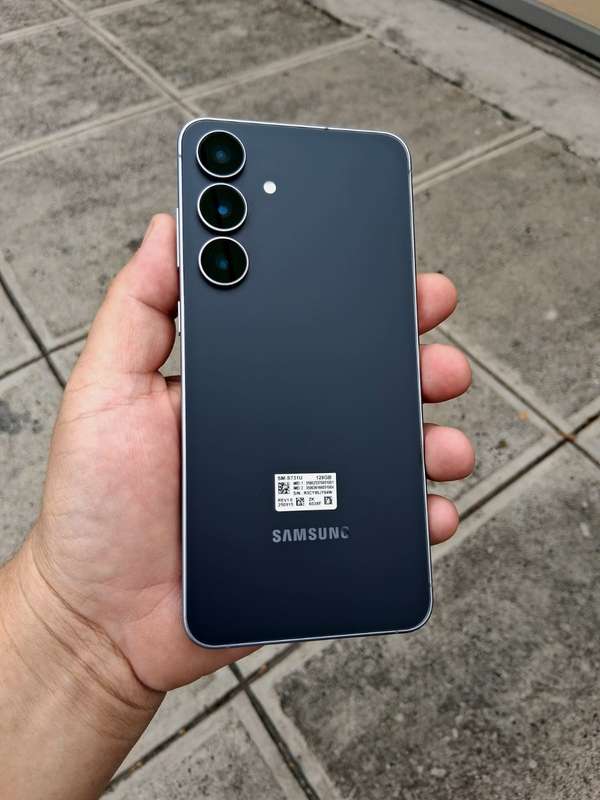 Vendo Samsung S25 FE 128GB/8GB de RAM liberado como nuevo a toda prueba $385