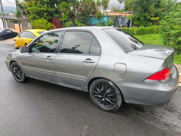MITSUBISHI LANCER 2004 Traspaso Directo  4 puertas  Caja automática ATF Aire Acondicionado