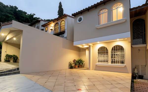 Vta. | Casa | Pinares de Suiza | Santa Tecla | L.L.