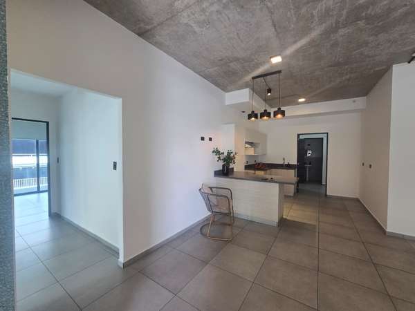 Lujoso Apartamento en Park Tower | 3 Hab, Terraza Amplia y Parqueo para 2 Carros
