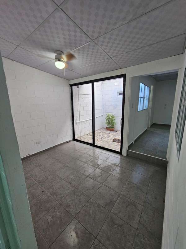SE VENDE CASA EN COL. MIRALVALLE!