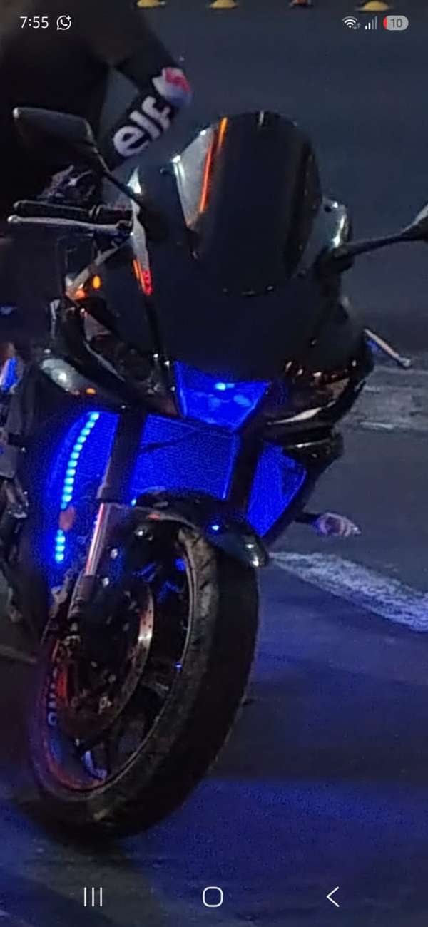 Yamaha R3 2023 de agencia 