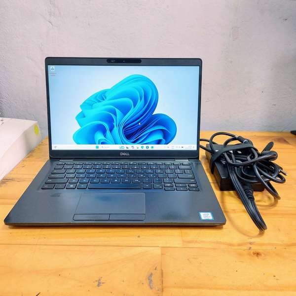 Laptop profesional: Dell Latitude 5300 (Sin detalles)