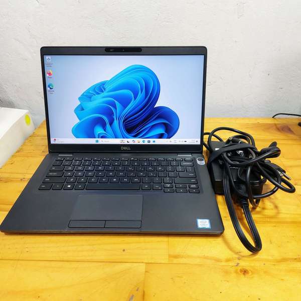 Laptop profesional: Dell Latitude 5300 (Sin detalles)