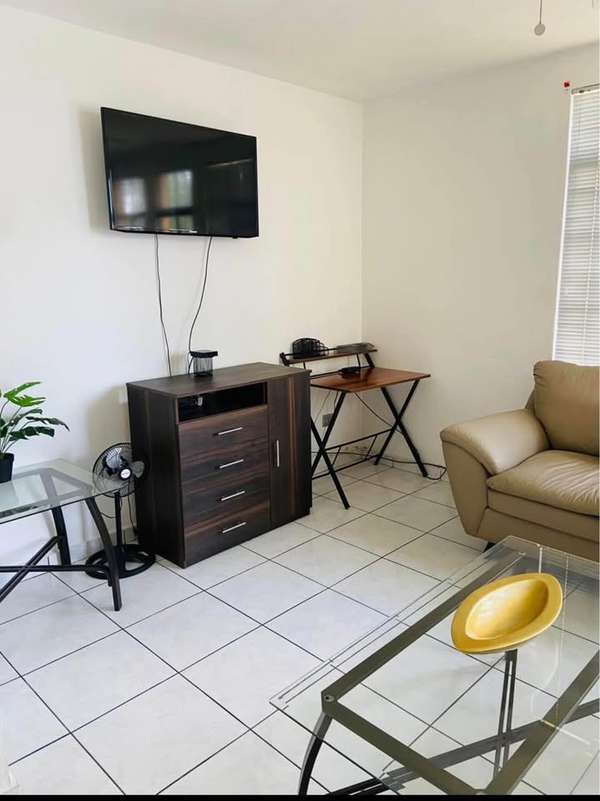 Apartamento de 2 dormitorios en San Salvador con terraza y 2 estacionamientos