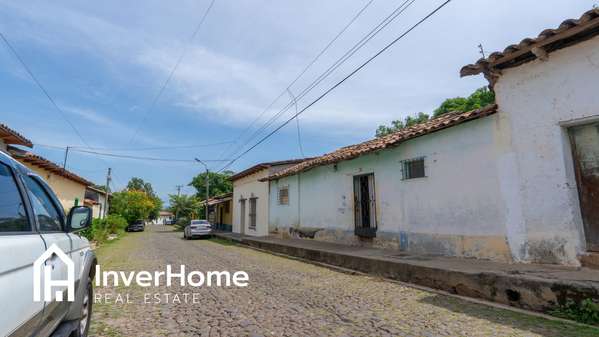 CASA CON  AMPLIO TERRENO EN VENTA, SUCHITOTO