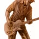 GUITARRISTA ESCULPIDO EN  EN MADERA