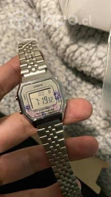 Reloj Casio plateado con flores tamano mediano Providencia