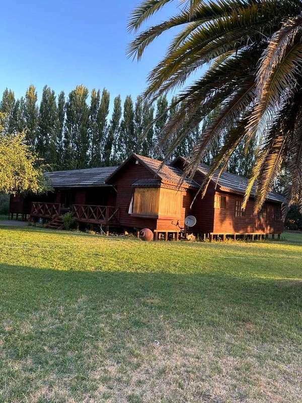 Vende Casa con Piscina (137522) | 4 dormitorios por 4400.00 en Quillón