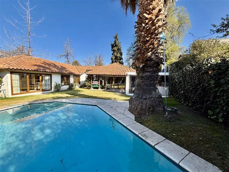 Casa en venta de 4 dorm. en Lo Barnechea