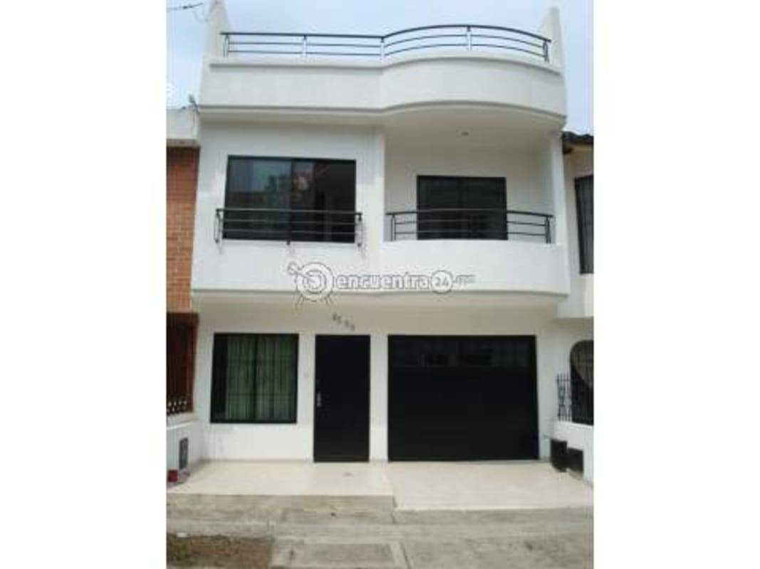 Houses in Cali For Sale SE VENDE HERMOSA CASA 3 PISOS FULL ACABADOS