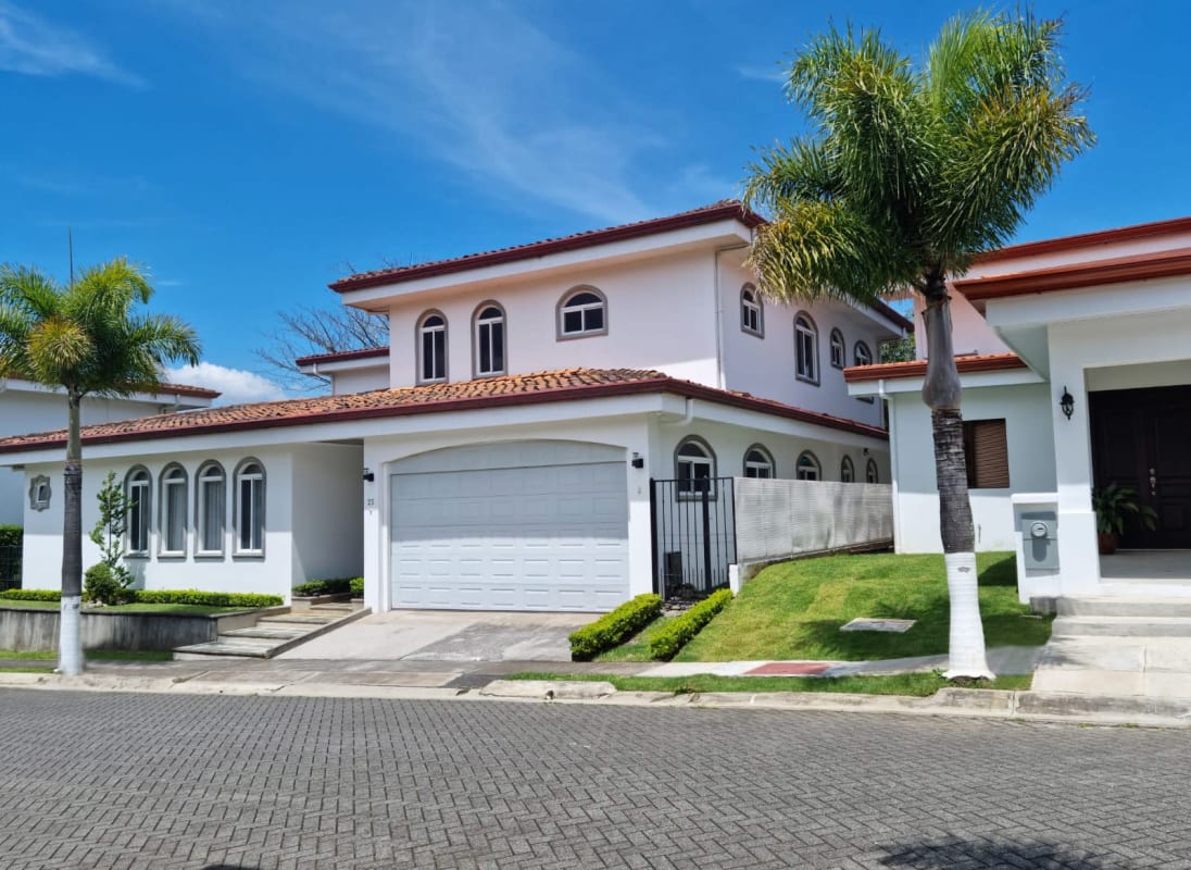 VENTA CASA SANTO DOMINGO DE HEREDIA EN CONDOMINIO 5 Recamaras por