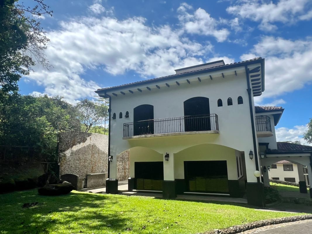 Alquiler de Casas en Santa Ana | Casa en condominio Brasil, Santa Ana 3  Recamaras por USD 