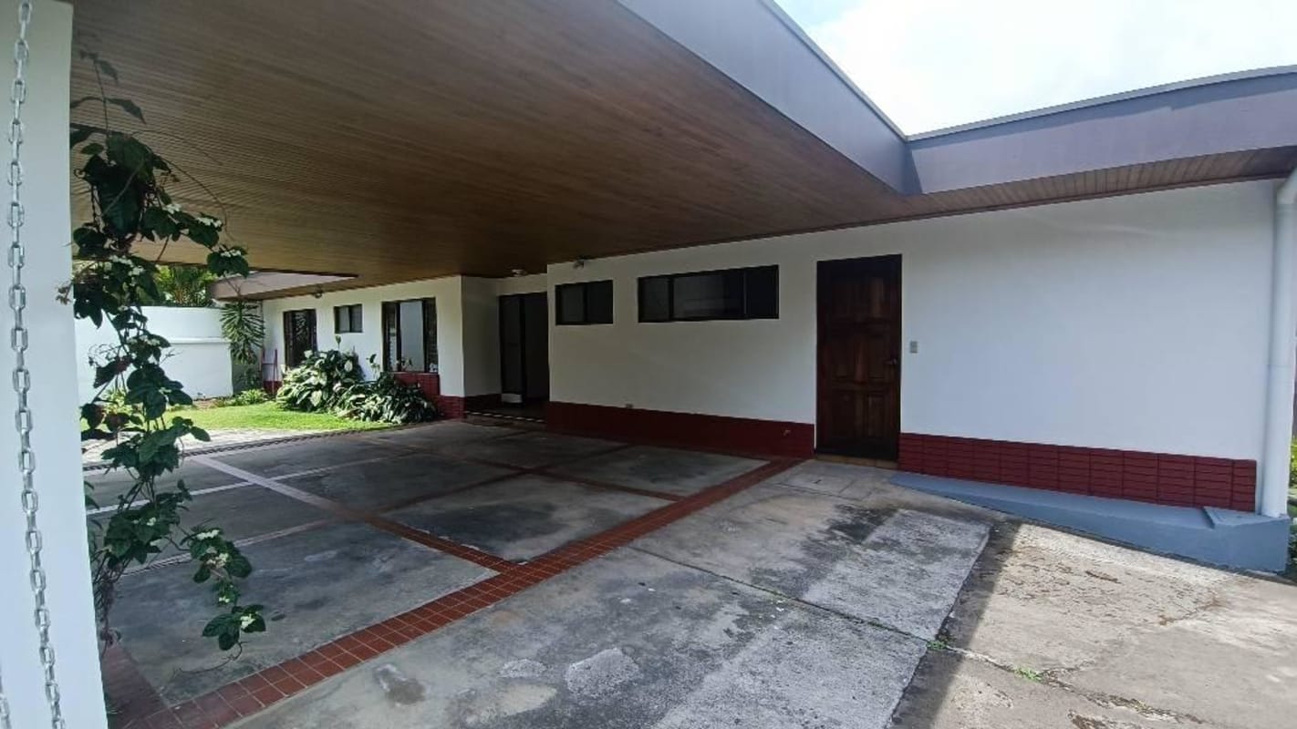 Se alquila casa en Guayabo -Curridabat