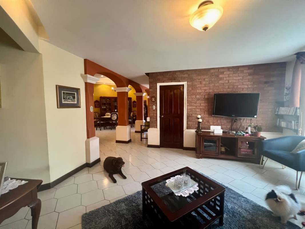 Houses in Moravia For Sale House for Sale in Moravia Los Colegios