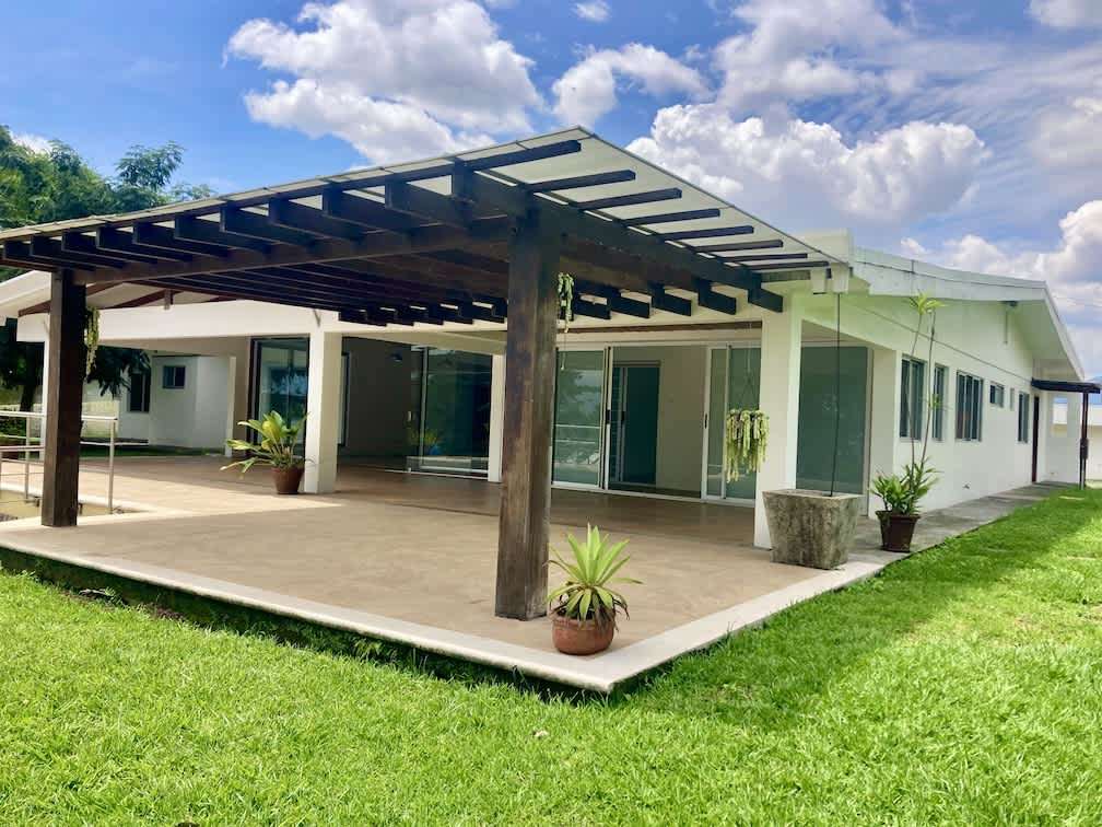 Alquiler de Casas en San Rafael | Casa 1 planta, 4 cuartos + servicio ...